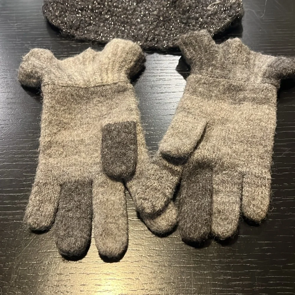 Gray Knit Gloves and Hat Set